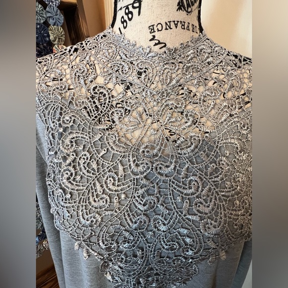 YOINS Sexy Cold Shoulder ~V-neck w/ Lace Insert - Picture 13 of 16